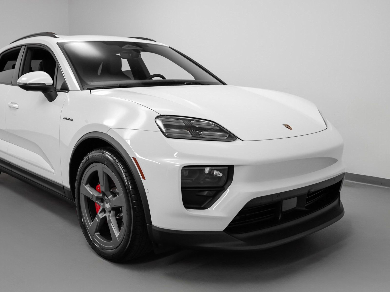 Certified 2025 Porsche Macan 4S Electric image 10