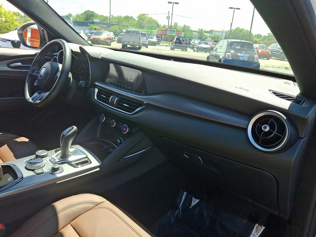 Used 2024 Alfa Romeo Stelvio Ti image 11