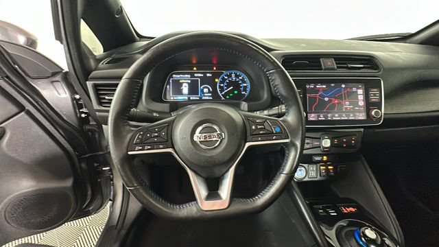 Used 2022 Nissan Leaf SV w/ SV Technology Package FWD image 14
