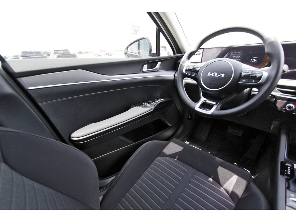 New 2026 Kia K5 LXS FWD image 9