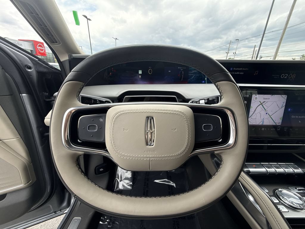 Used 2025 Lincoln Nautilus Premier AWD/4WD image 14