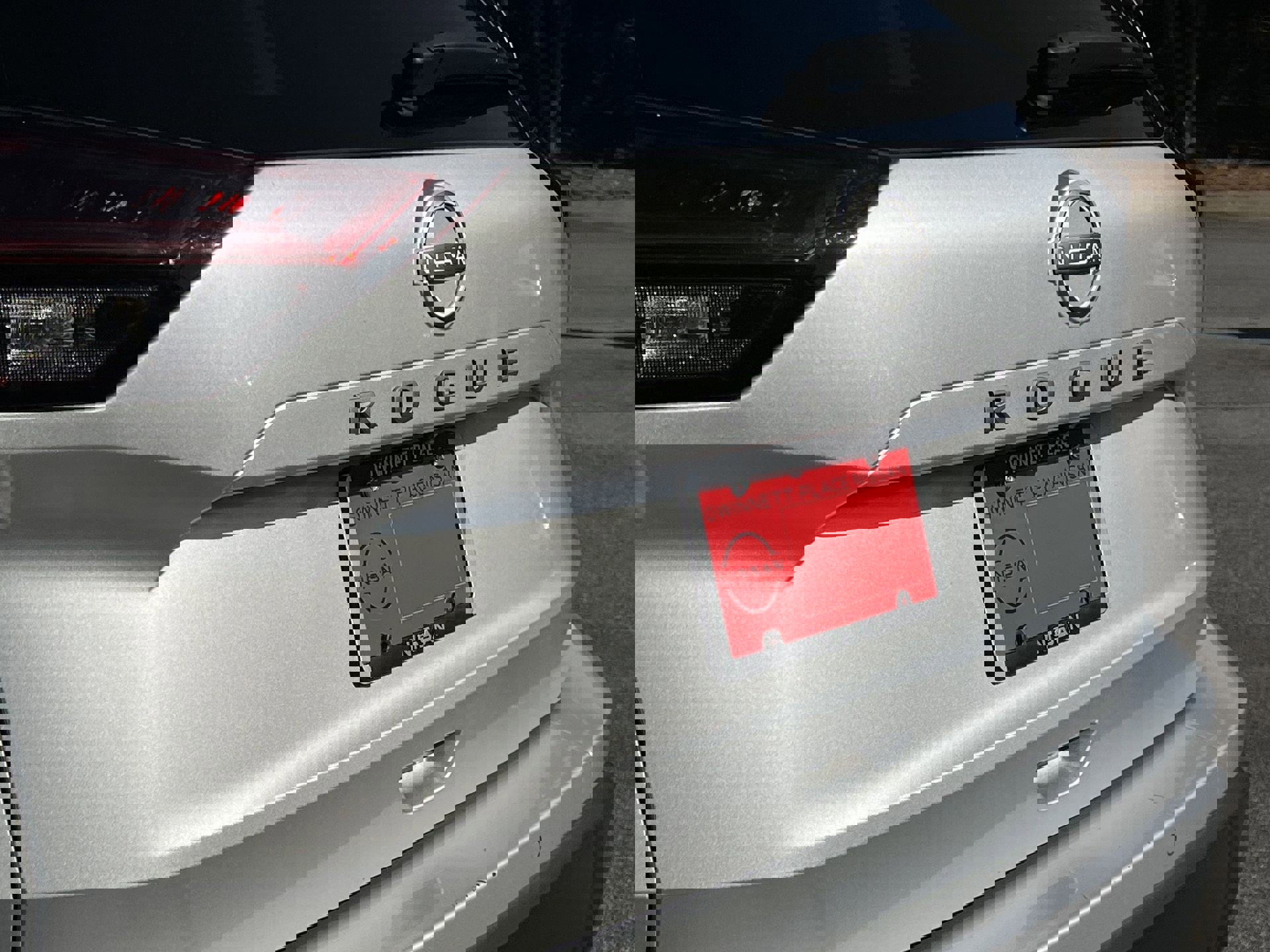 Used 2024 Nissan Rogue S image 29