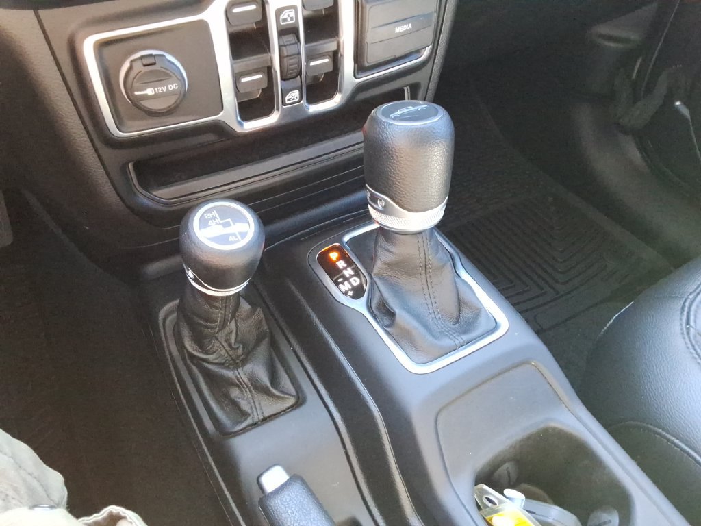 Used 2023 Jeep Gladiator Sport AWD/4WD image 33