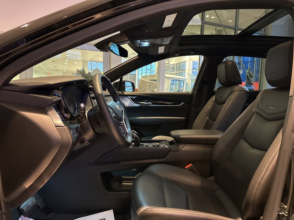Used 2025 Cadillac XT5 Premium Luxury image 13