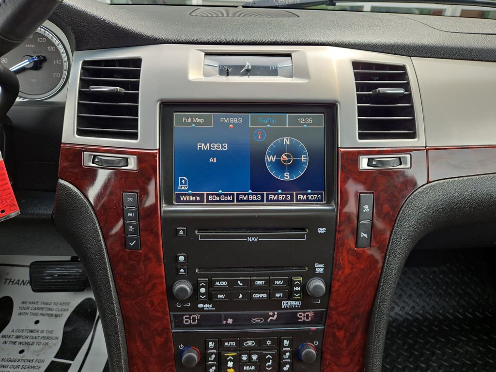 Used 2010 Cadillac Escalade AWD image 24