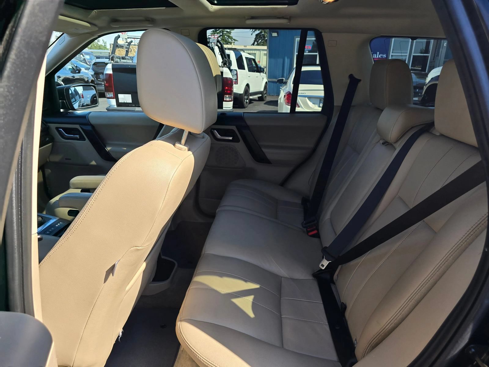 Used 2014 Land Rover LR2 HSE AWD/4WD image 17
