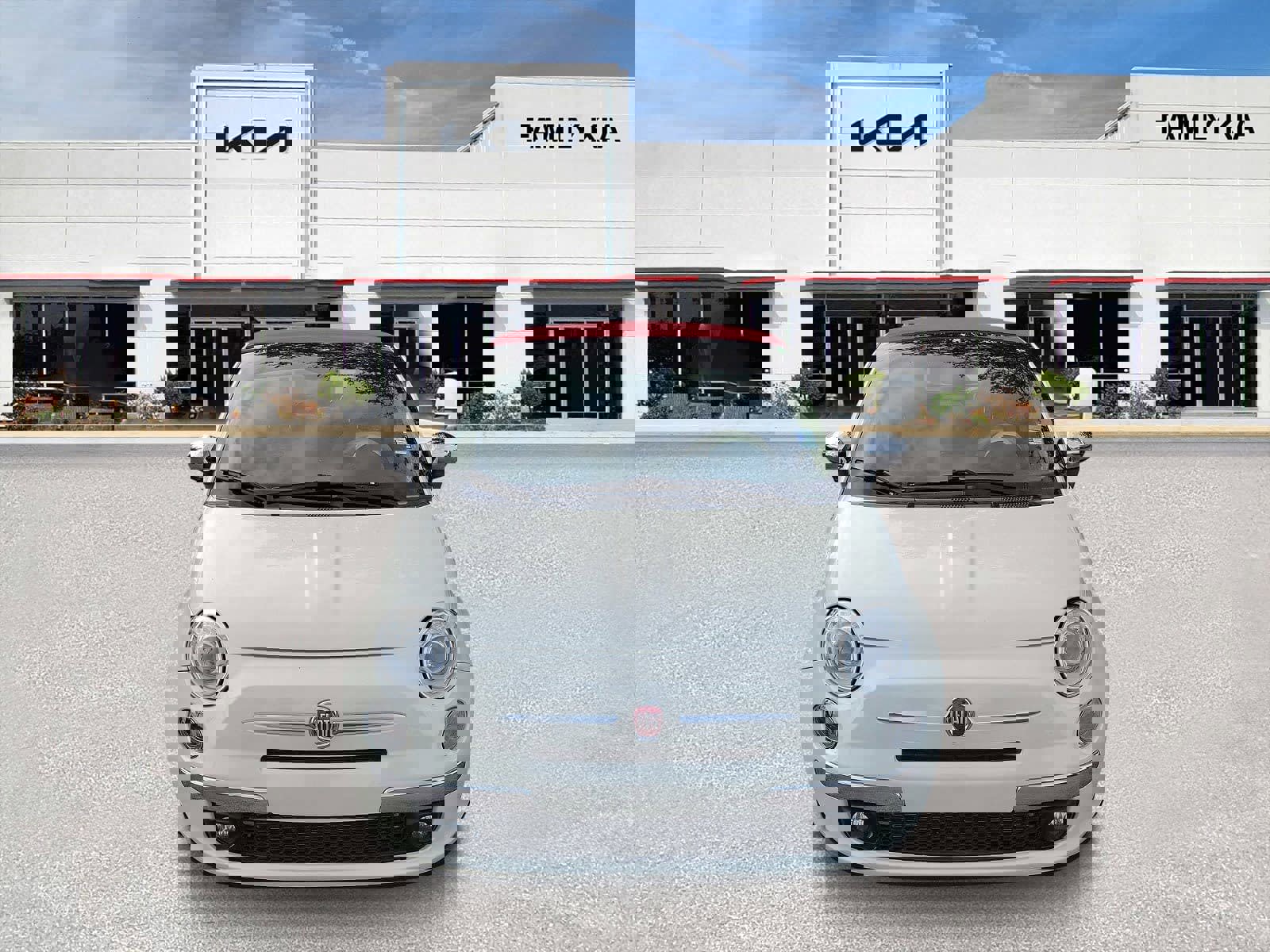 Used 2015 FIAT 500 Lounge w/ Luxury Leather Package image 2