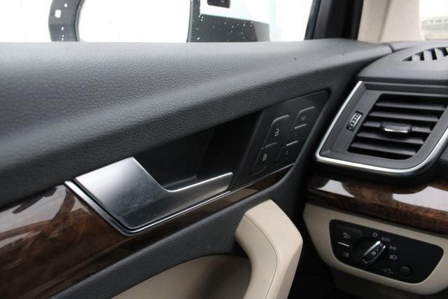 Used 2018 Audi Q5 2.0T Premium Plus w/ Premium Plus Package AWD/4WD image 8