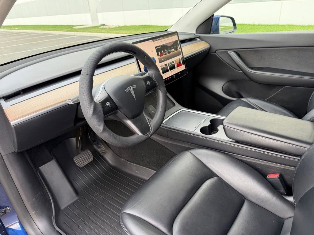 Used 2022 Tesla Model Y Long Range image 34