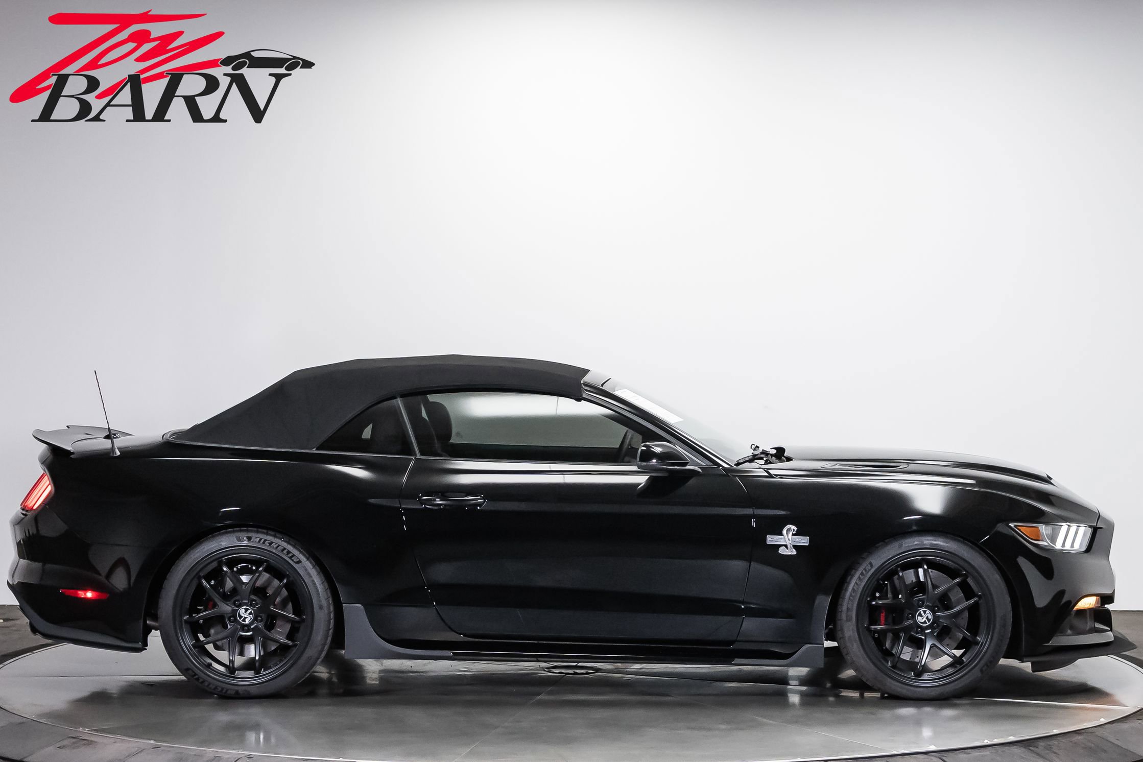 Used 2017 Ford Mustang GT Premium w/ Equipment Group 401A RWD image 14