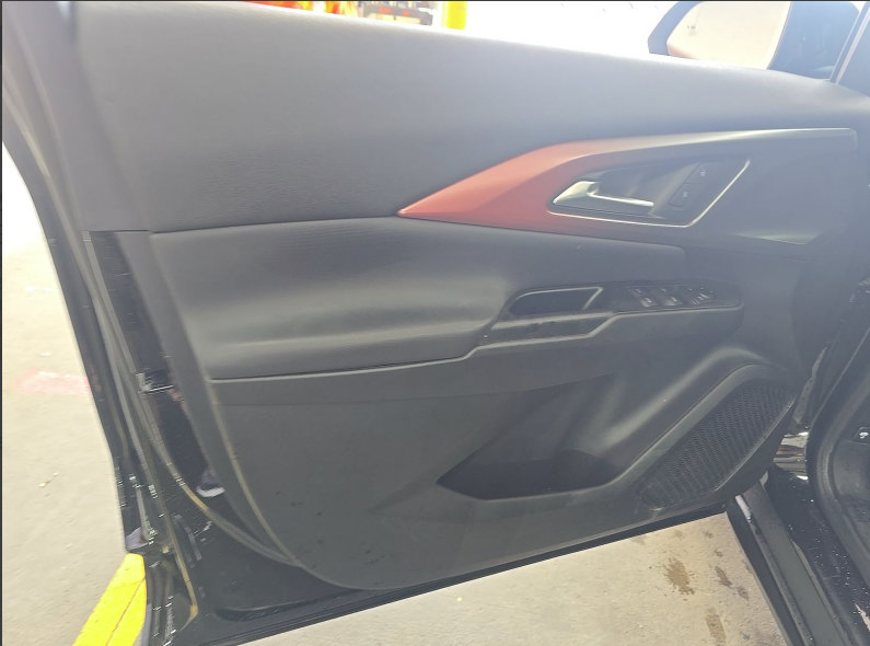 Used 2024 Chevrolet Equinox EV RS FWD image 17