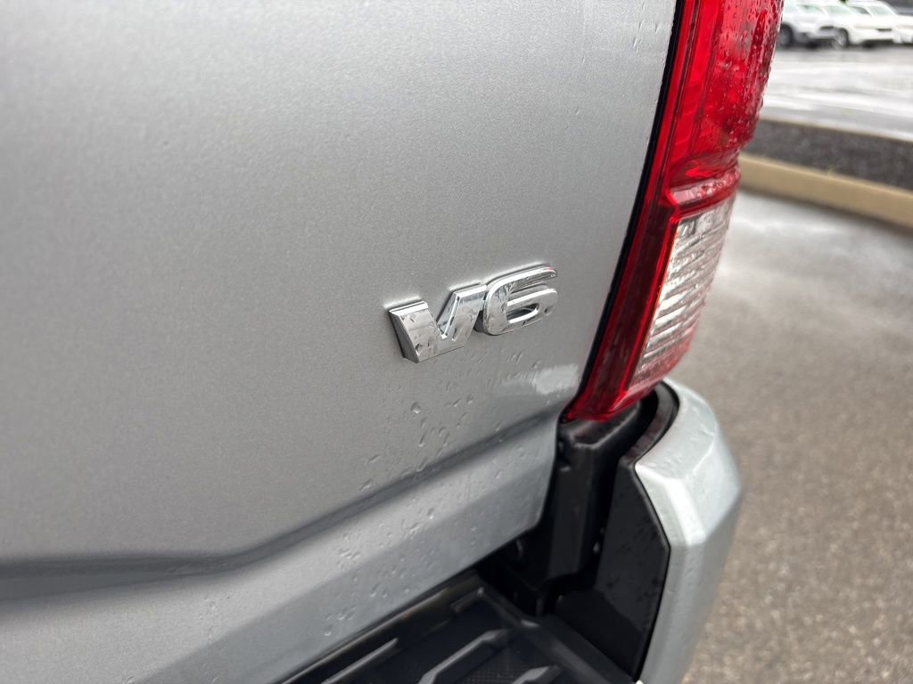 Used 2023 Toyota Tacoma SR AWD/4WD image 5