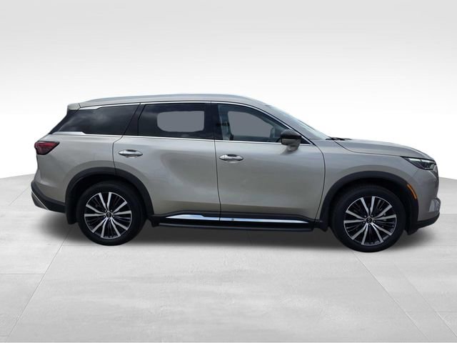 Used 2023 INFINITI QX60 Sensory w/ Vision Package AWD/4WD image 2