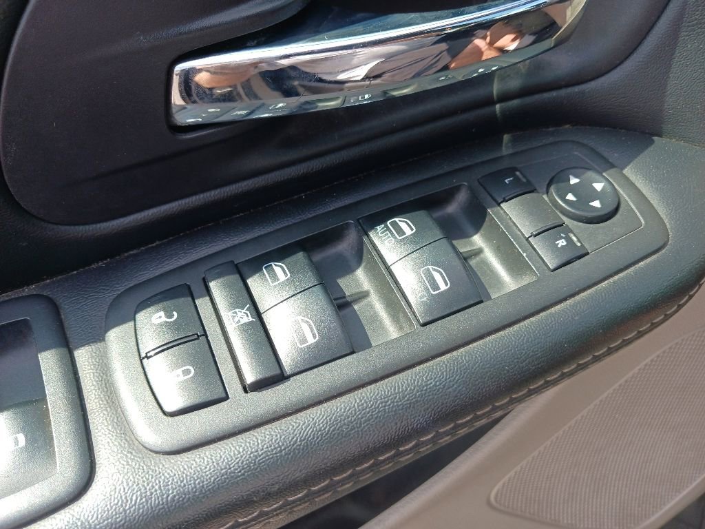 Used 2019 Dodge Grand Caravan SXT FWD image 25
