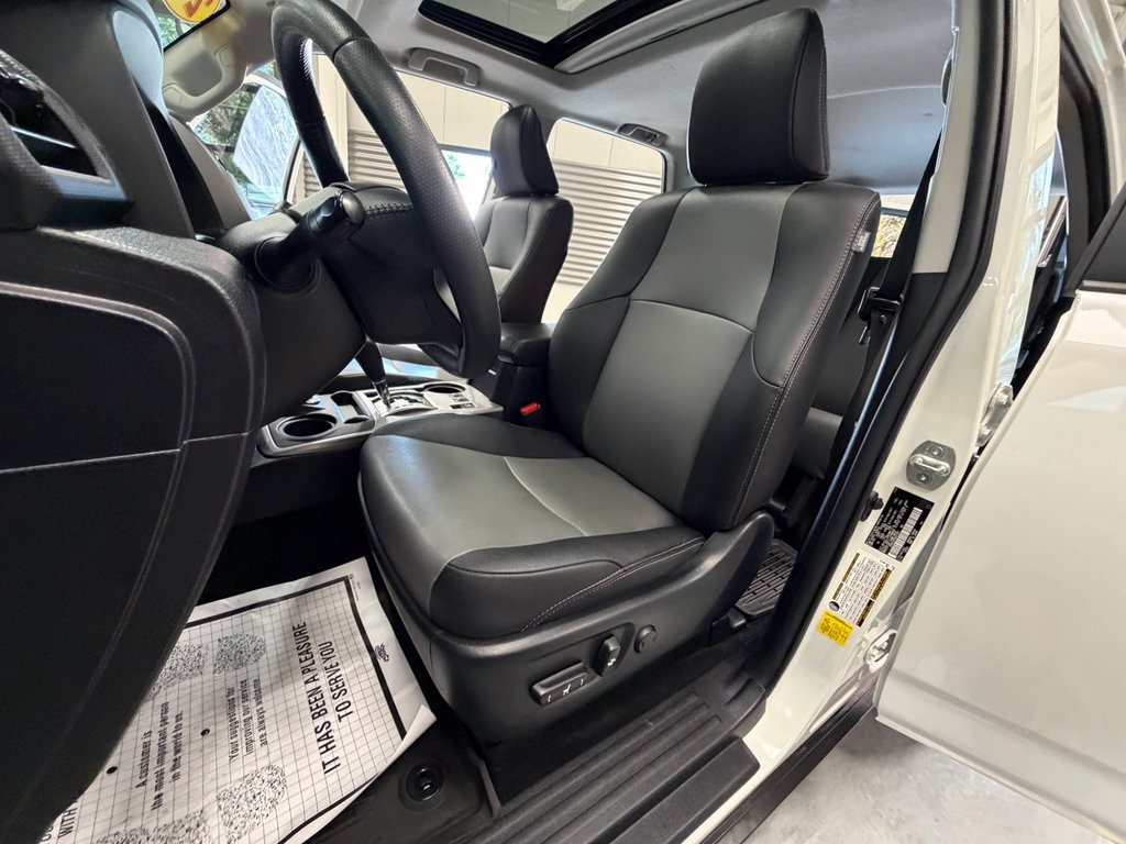 Used 2022 Toyota 4Runner SR5 Premium w/ Moonroof Package AWD/4WD image 7