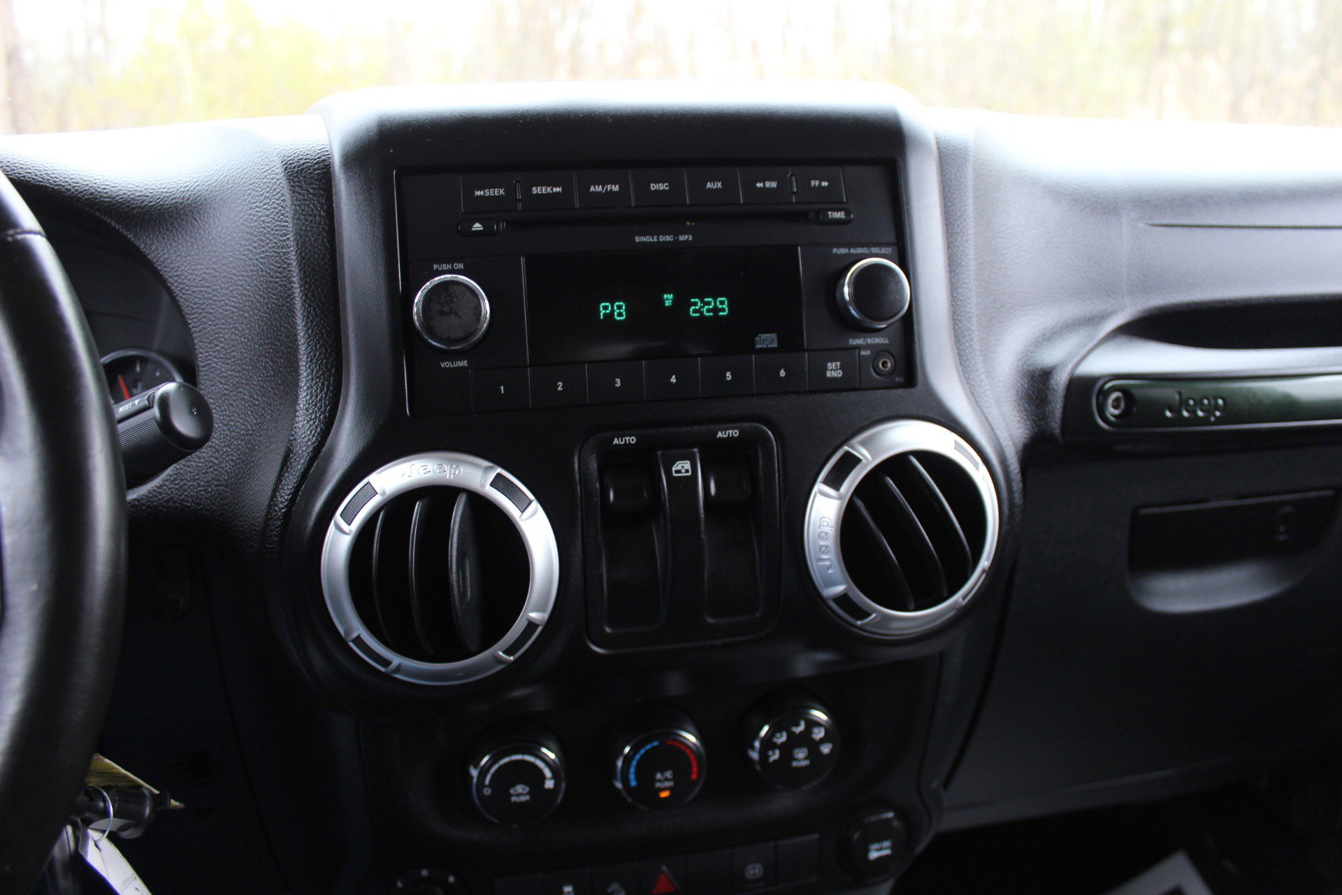 Used 2011 Jeep Wrangler Sahara w/ Connectivity Group AWD/4WD image 21