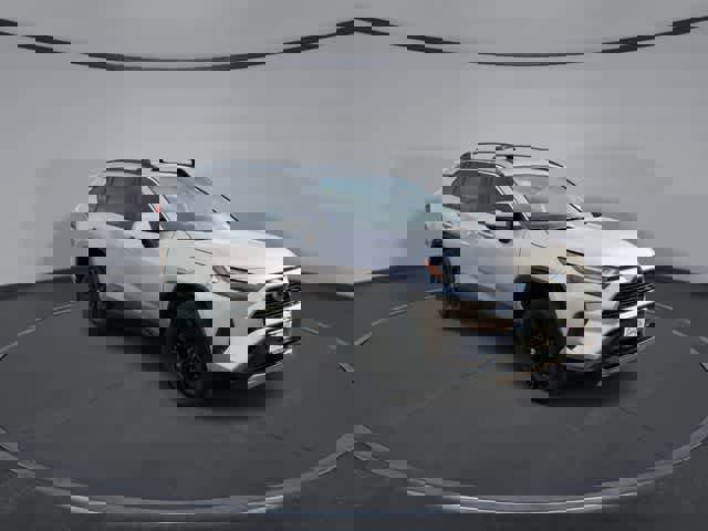 Used 2024 Toyota RAV4 SE image 2