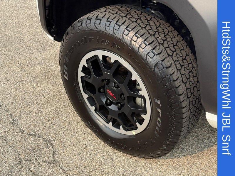 Used 2025 Toyota Tacoma TRD Off-Road w/ TRD Off Road Upgrade Package AWD/4WD image 10