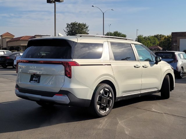 New 2026 Kia Carnival EX FWD image 5