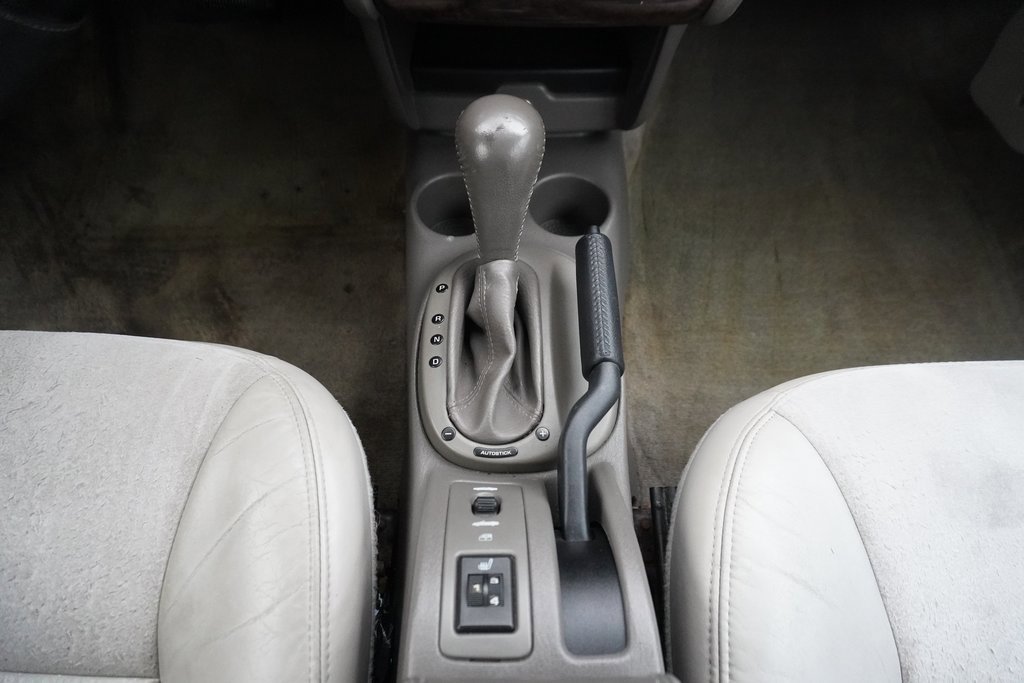 Used 2005 Chrysler Sebring Limited w/ Electronics Convenience Group image 14