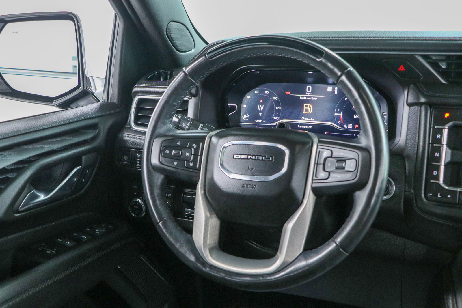 Used 2023 GMC Yukon Denali w/ Denali Reserve Package AWD/4WD image 12