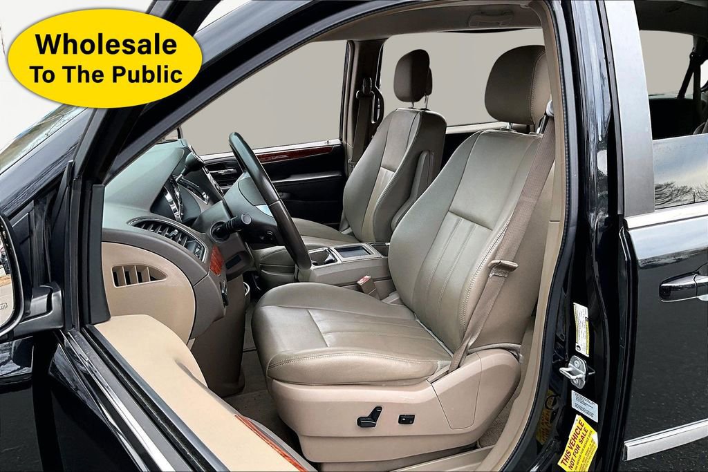 Used 2016 Chrysler Town & Country Touring image 15