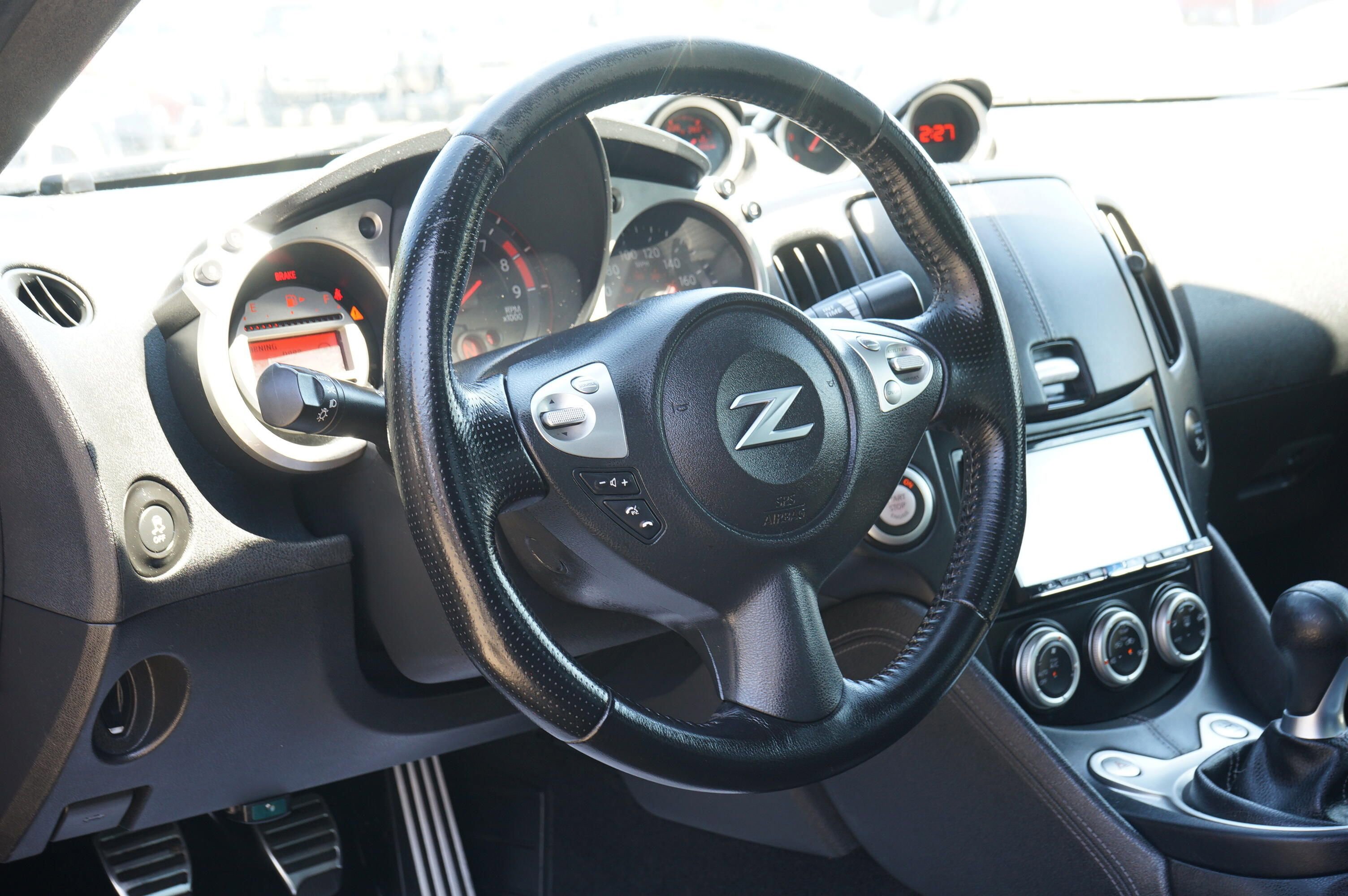 Used 2011 Nissan 370Z Touring w/ Sport Pkg RWD image 11