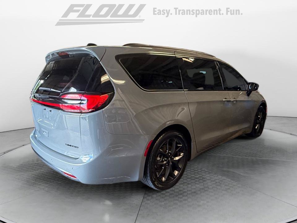 Used 2025 Chrysler Pacifica Limited FWD image 9