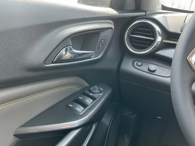 New 2026 Chevrolet Trax ACTIV w/ Sunroof Package FWD image 23