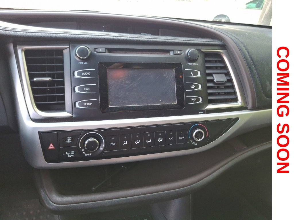 Used 2014 Toyota Highlander LE AWD/4WD image 12
