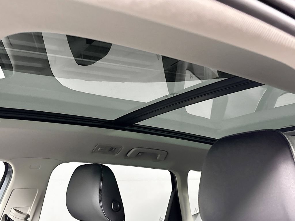 New 2025 Volkswagen Taos SE image 18