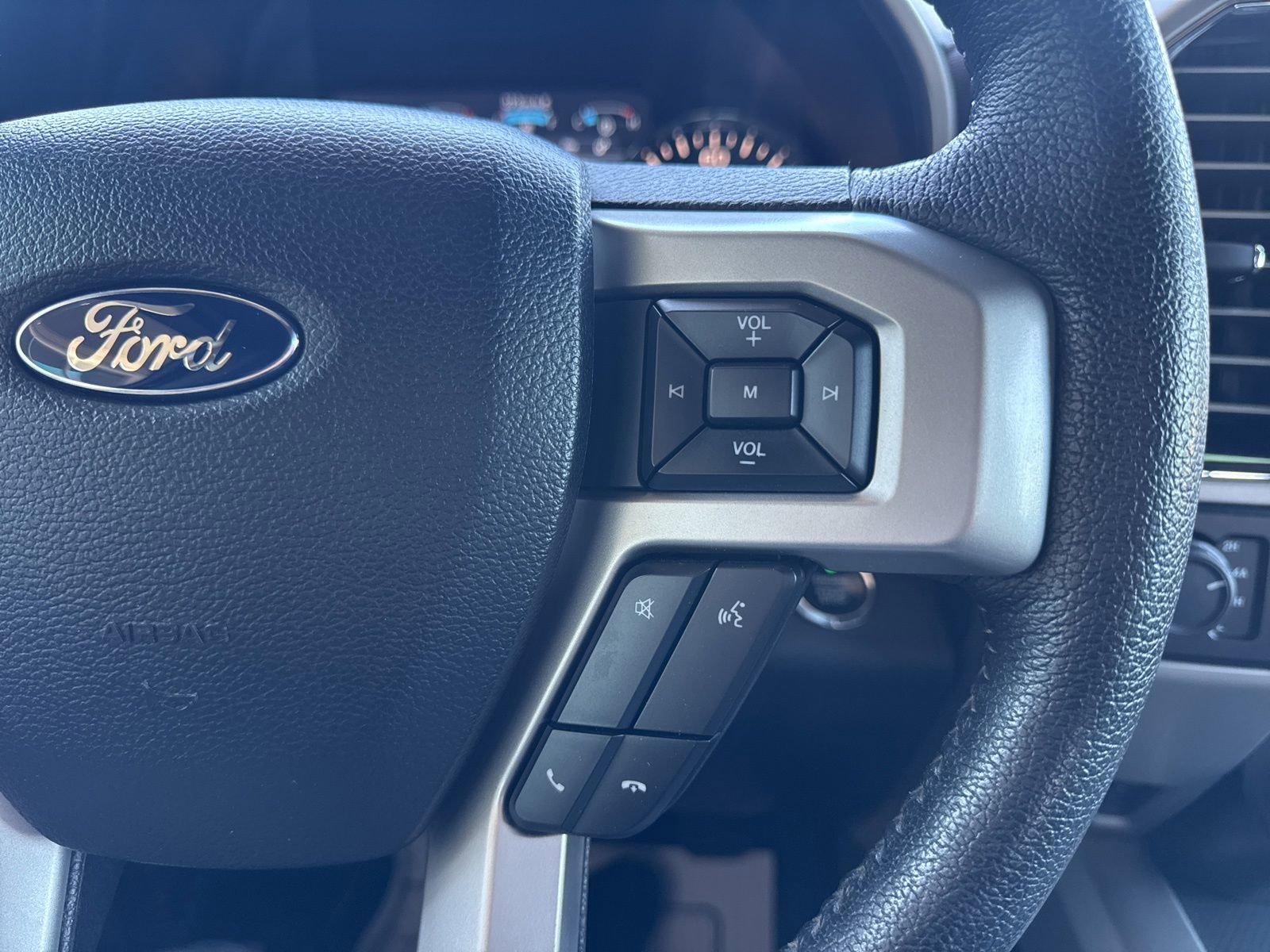 Used 2015 Ford F150 Lariat w/ Equipment Group 502A Luxury AWD/4WD image 29