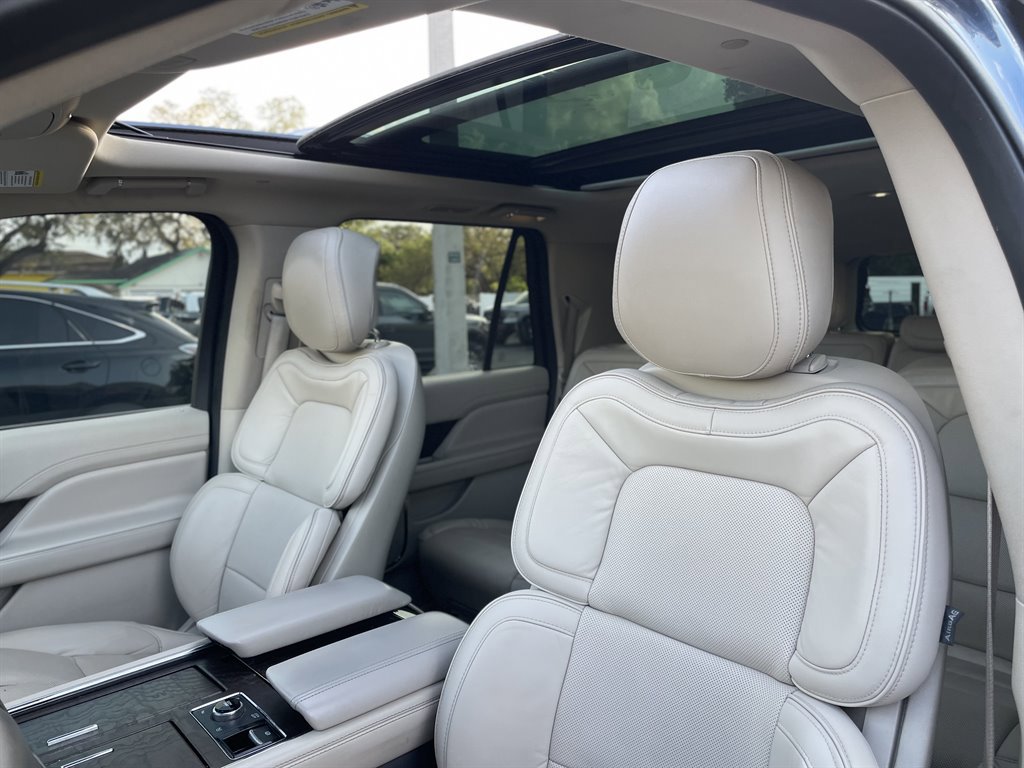 Used 2018 Lincoln Navigator L Select w/ Technology Package RWD image 6