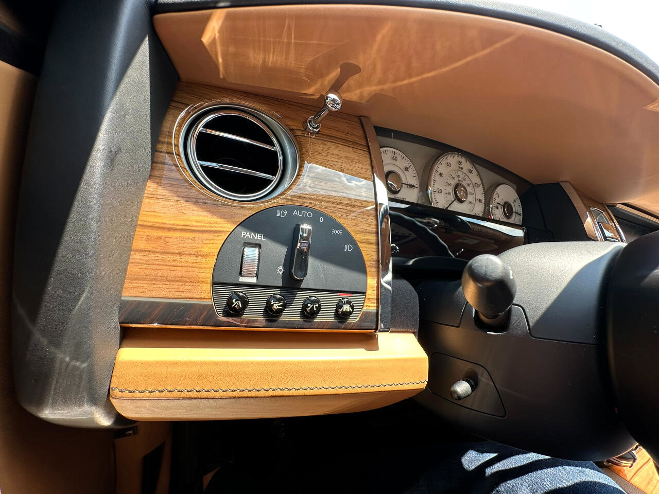 Used 2014 Rolls-Royce Ghost image 20