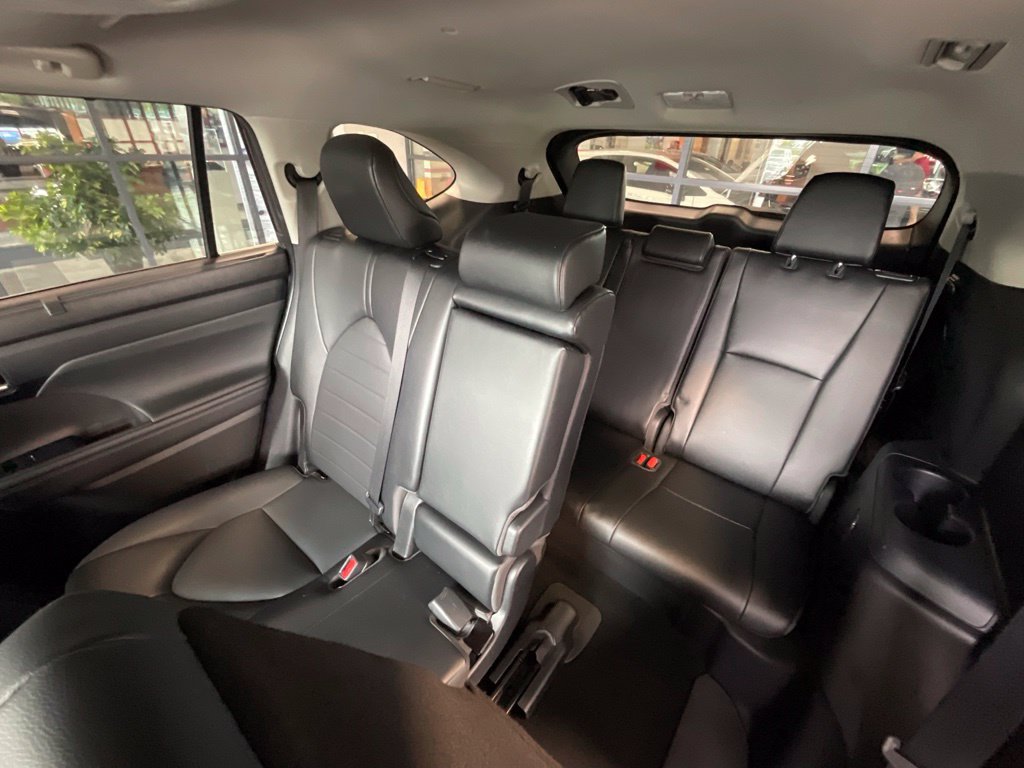 Used 2022 Toyota Highlander XLE AWD/4WD image 24