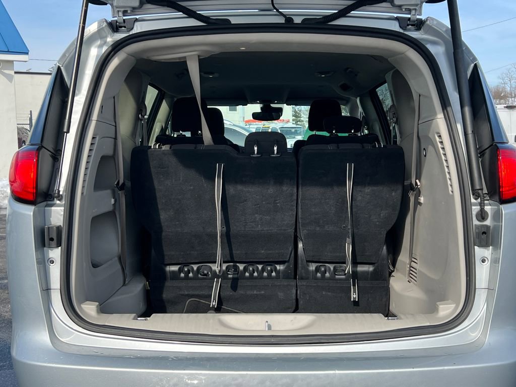 Used 2023 Chrysler Voyager LX image 15