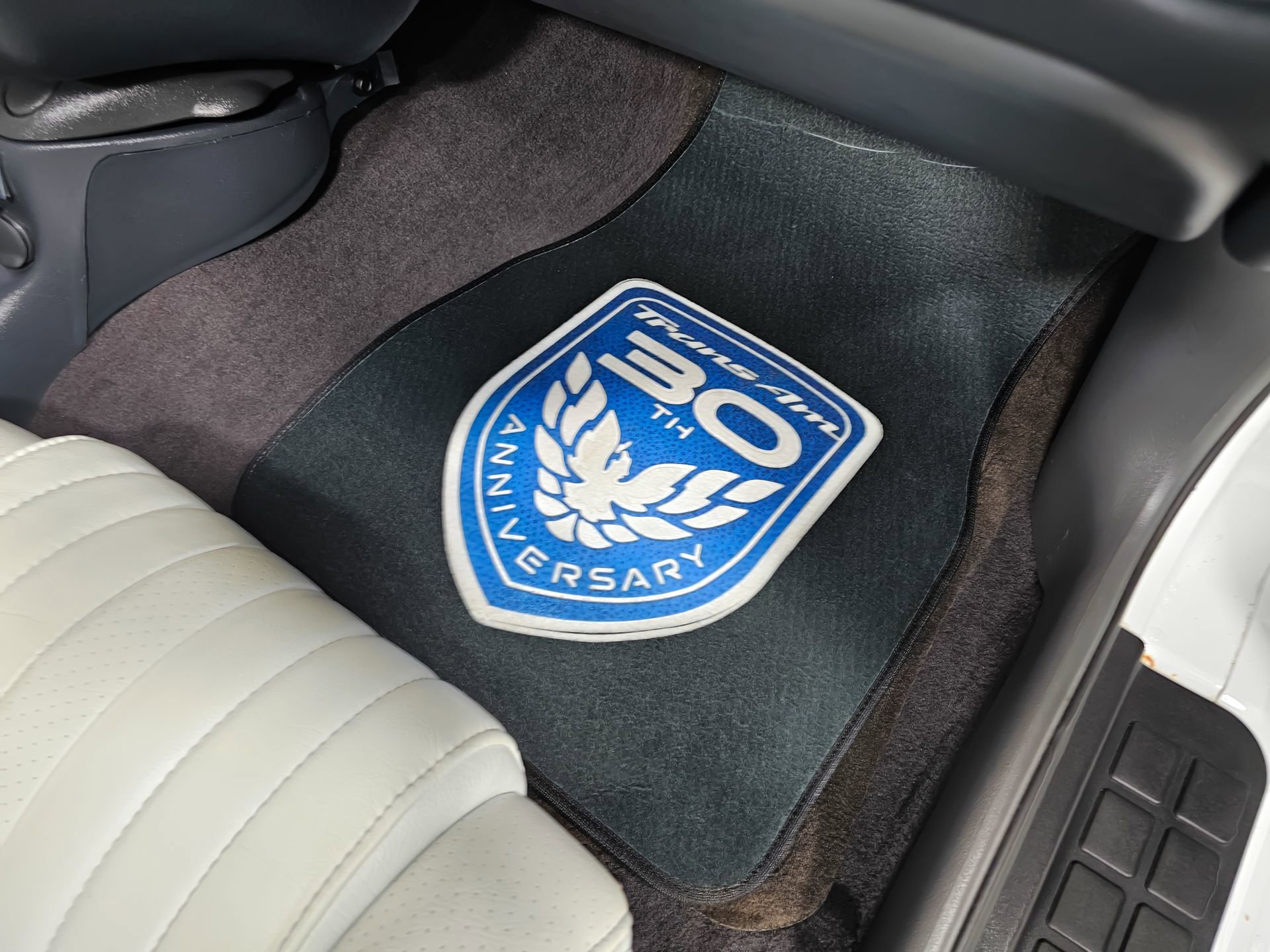 Used 1999 Pontiac Firebird Formula image 24