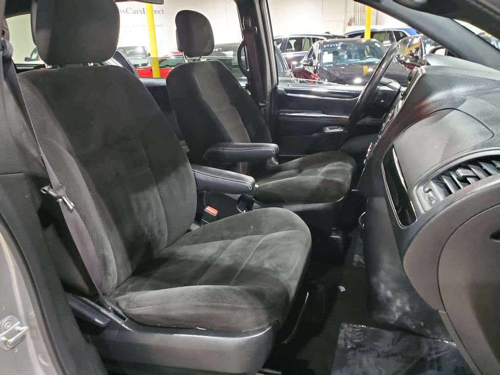 Used 2016 Dodge Grand Caravan SE FWD image 13