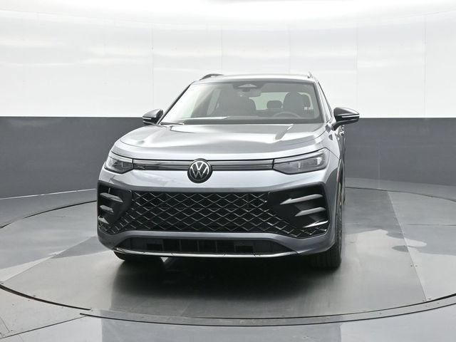 New 2026 Volkswagen Tiguan SE R-Line AWD/4WD image 2