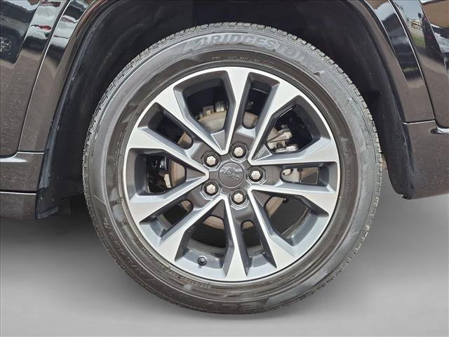 Used 2023 Jeep Grand Cherokee Overland AWD/4WD image 25
