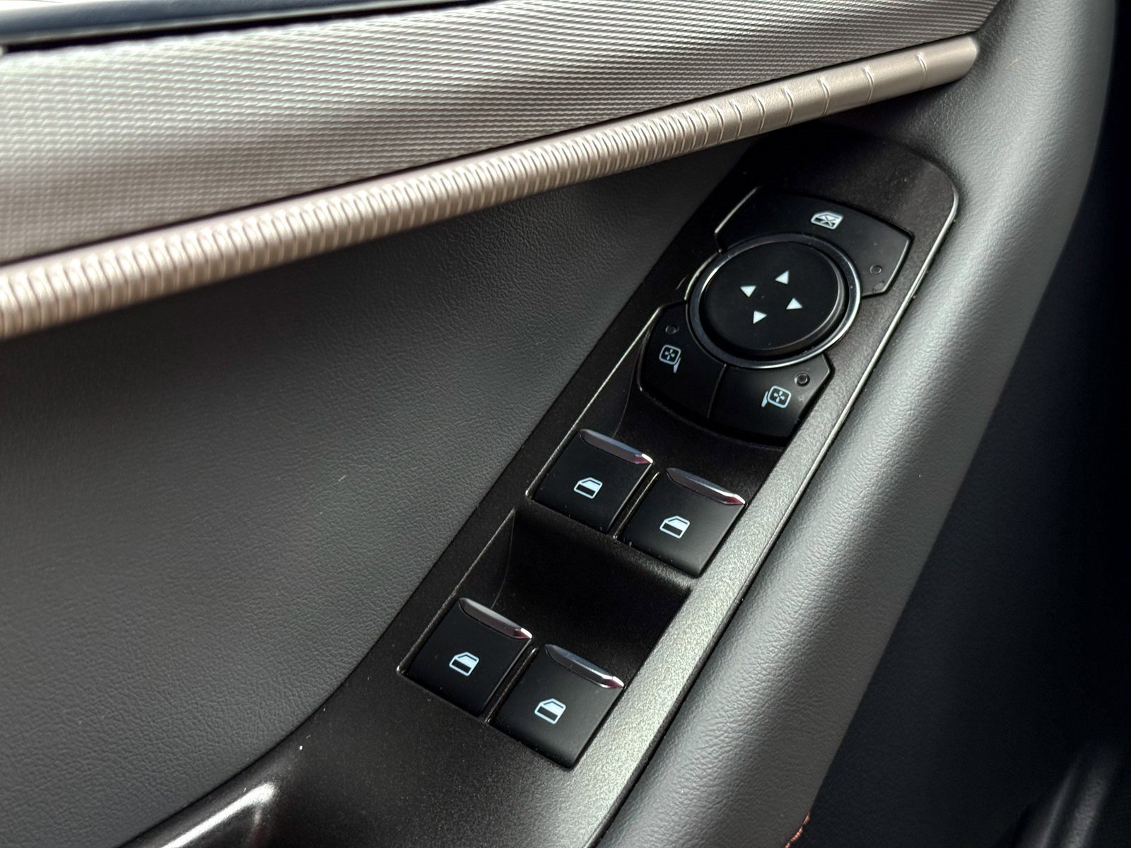 Certified 2025 Ford Explorer Active image 34