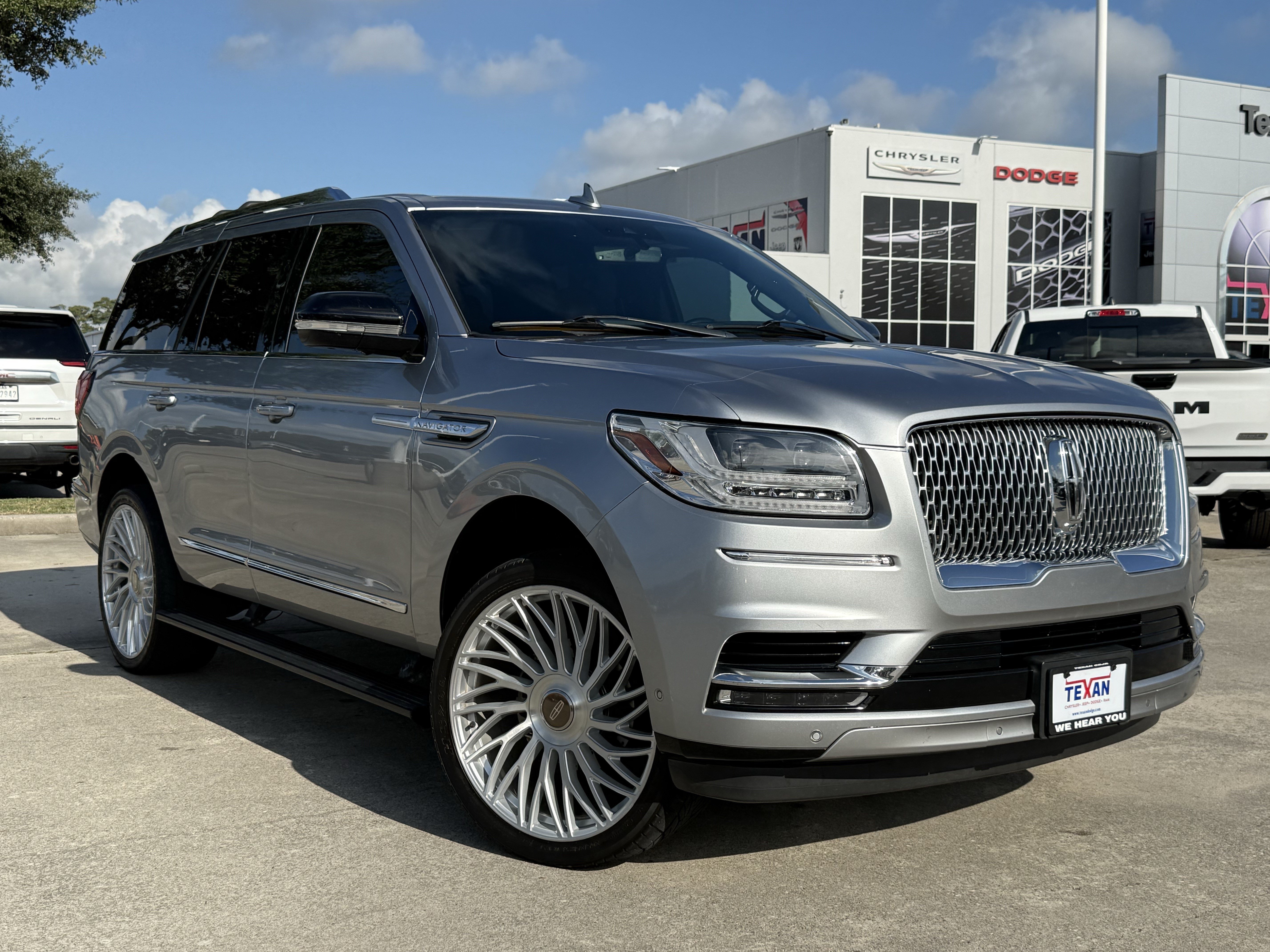 Used 2021 Lincoln Navigator Reserve w/ Luxury Package RWD image 2