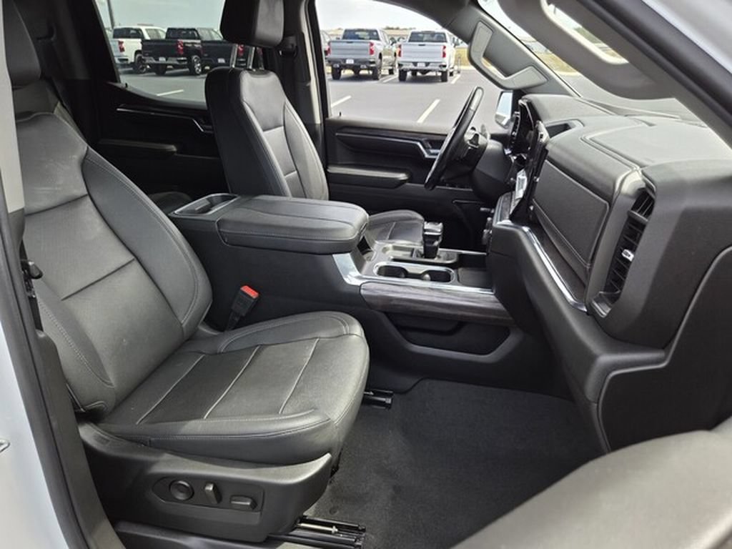 Used 2023 Chevrolet Silverado 1500 LTZ w/ LTZ Convenience Package II AWD/4WD image 16