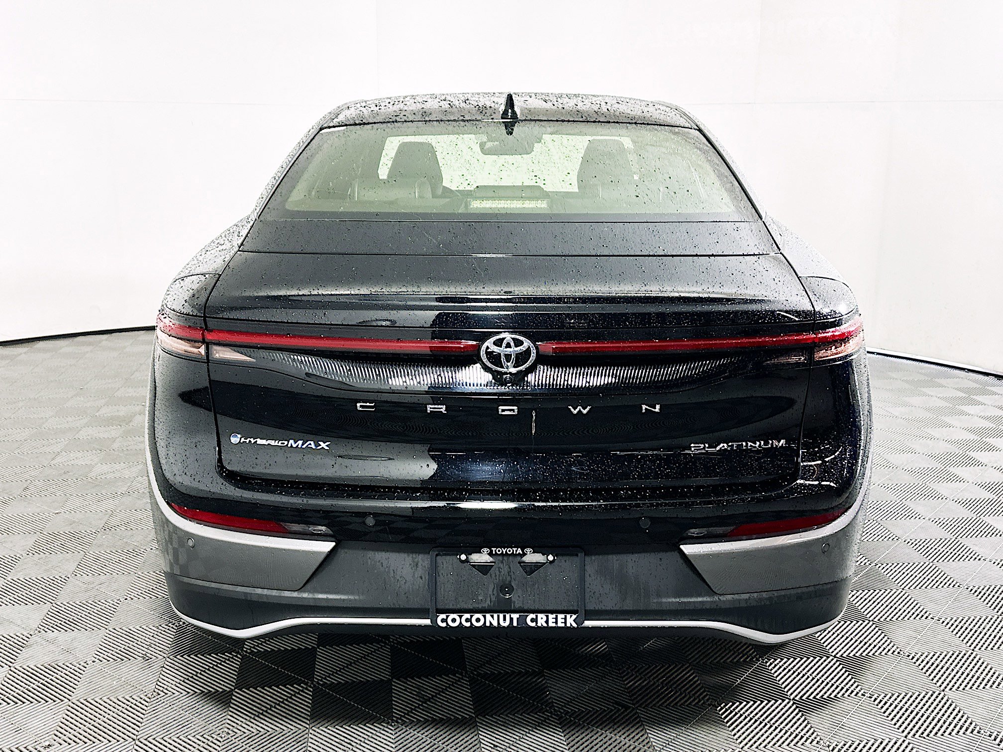 Used 2024 Toyota Crown Platinum AWD/4WD image 4