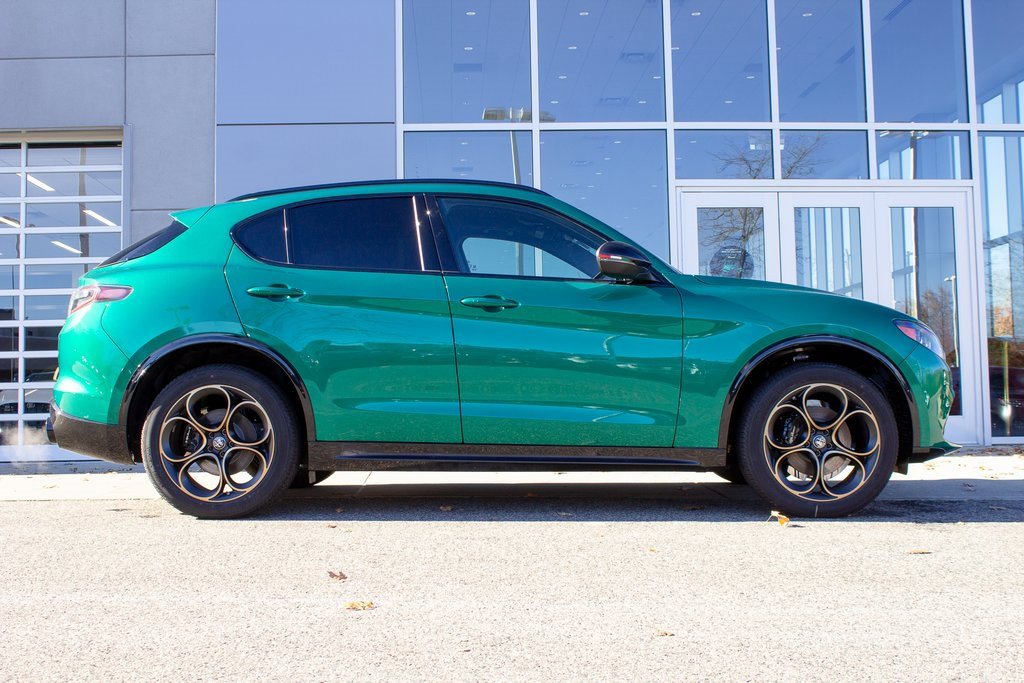 New 2025 Alfa Romeo Stelvio Sprint image 4