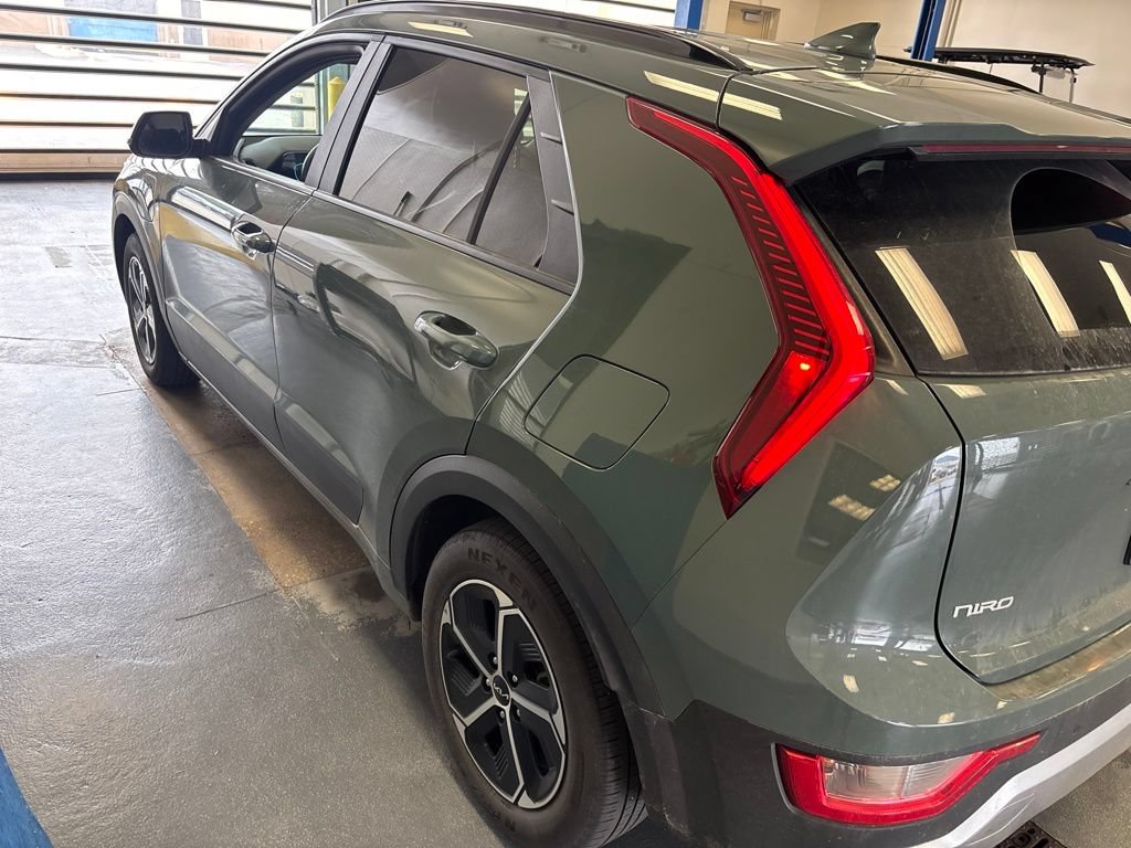 Used 2023 Kia Niro EX w/ EX Cold Weather Package FWD image 8