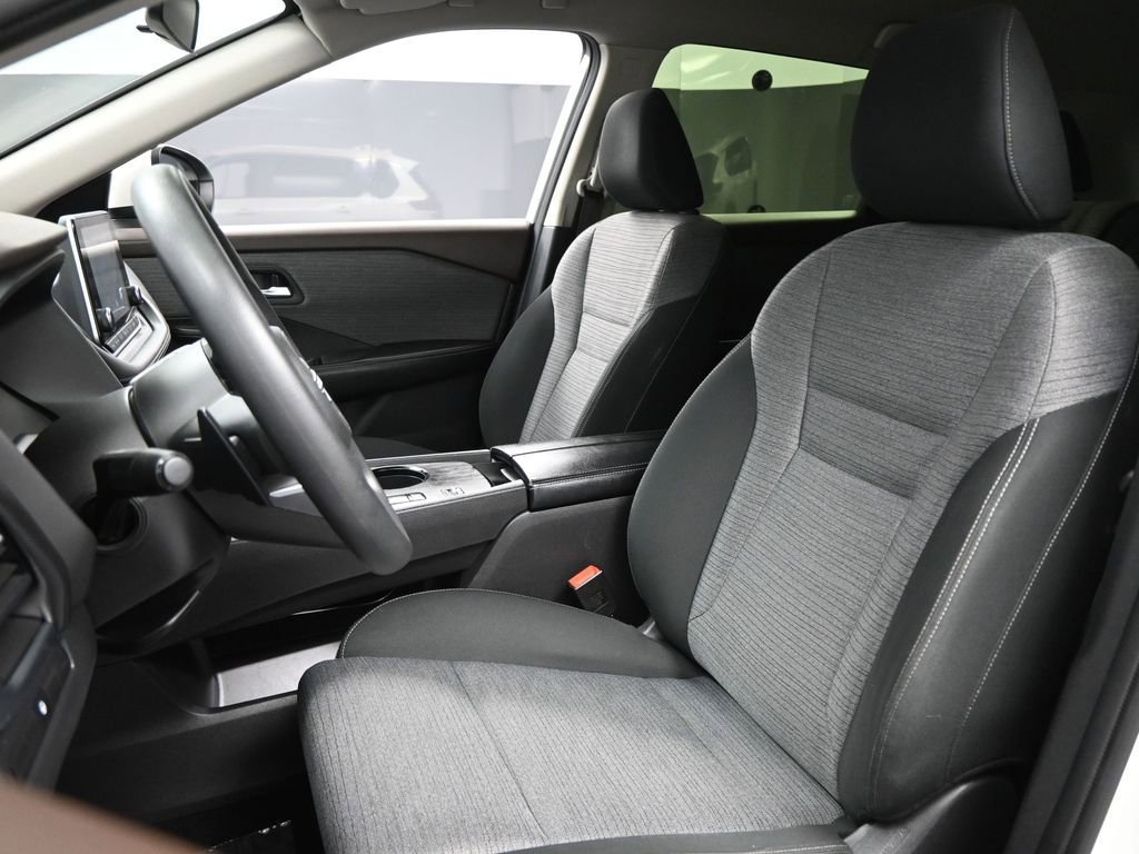 Used 2023 Nissan Rogue SV image 11