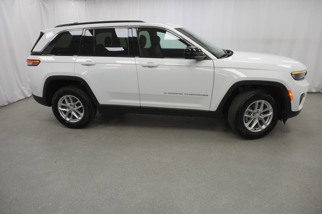 Used 2025 Jeep Grand Cherokee Laredo X AWD/4WD image 9