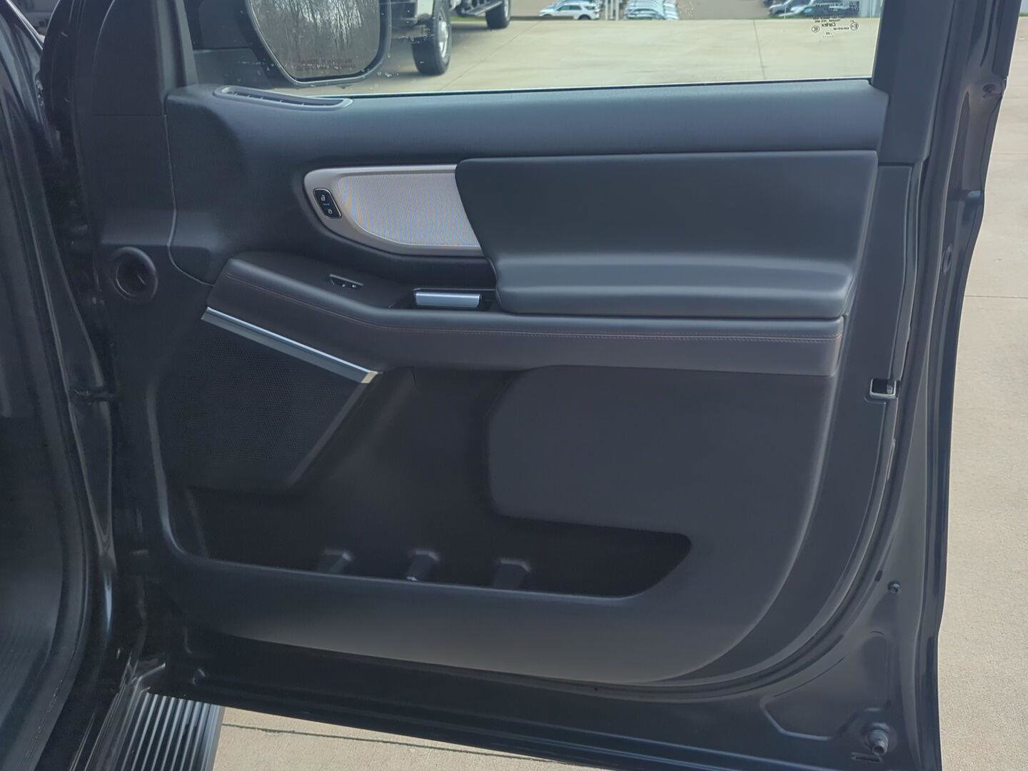 Used 2025 Ford Expedition Max Active AWD/4WD image 34