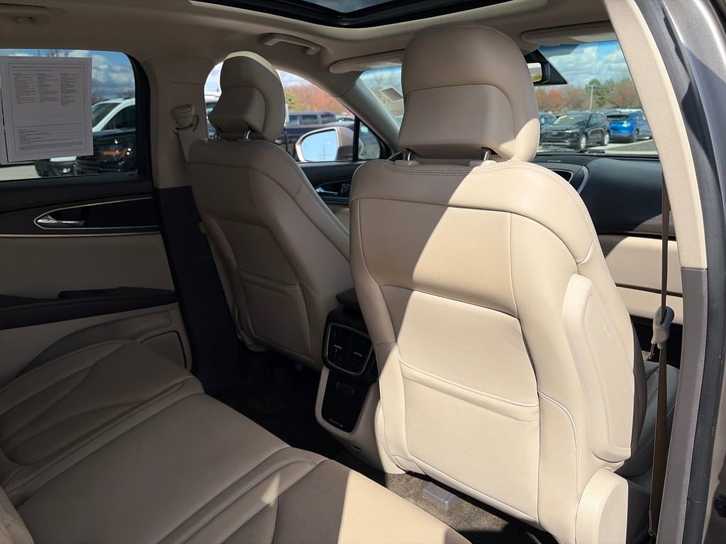 Used 2018 Lincoln MKX Reserve w/ Lincoln MKX Climate Package image 31